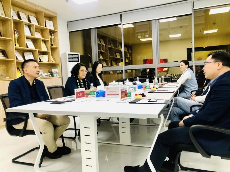 深圳担保集团领导莅临指导工作，云里物里成绩骄人备受肯定！