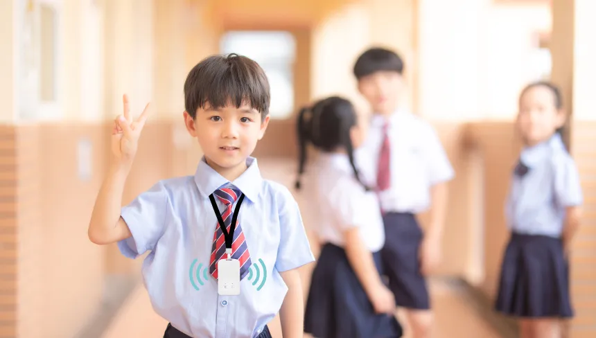 学生佩戴MWC03设备